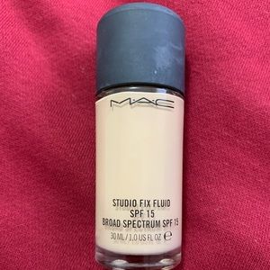 MAC Studio Fix Fluid NC15